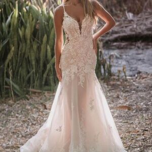 Allure Wedding Dress 3552 Size 4